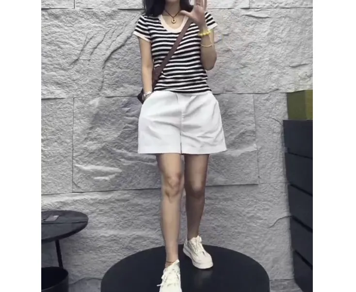 2024夏季新款时尚女装网红气质休闲减龄炸街名媛条纹上衣短裤女美