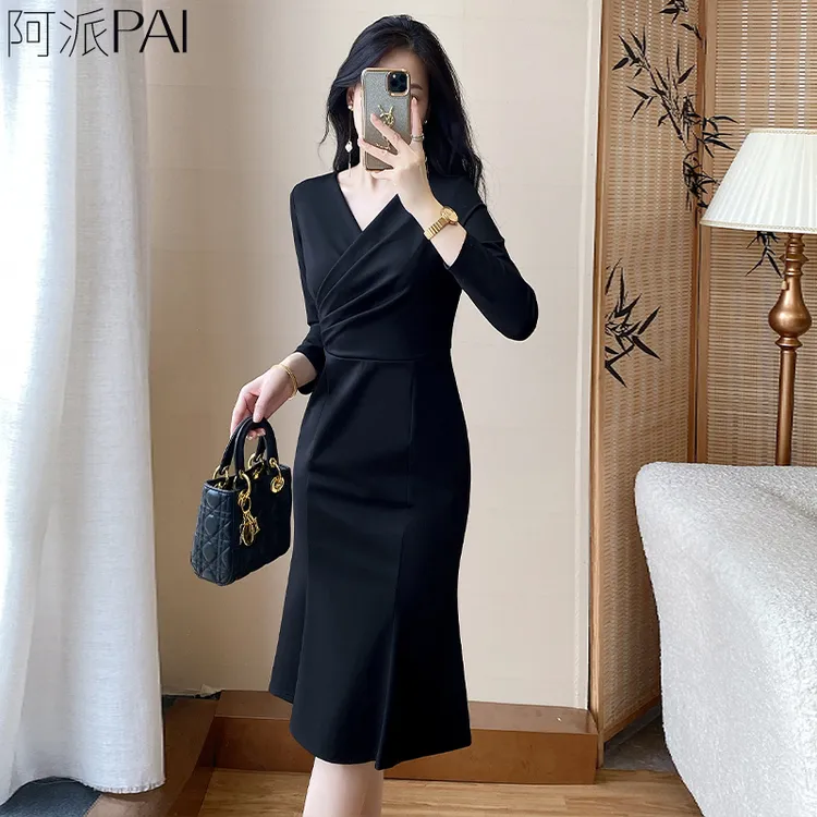 长袖修身女装连衣裙秋装新款收腰中长款鱼尾裙气质显瘦小黑裙春秋