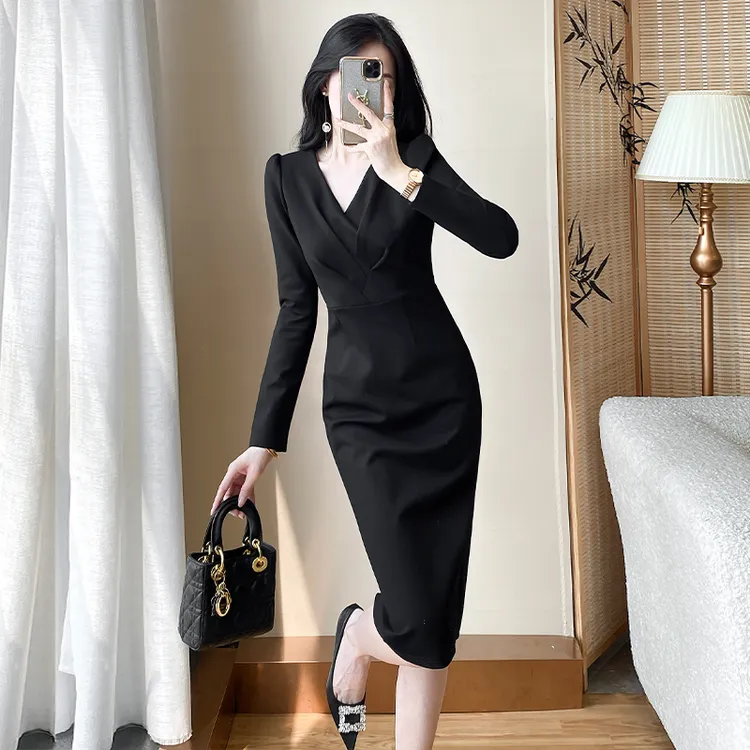 秋冬款连衣裙高档气质女装高级感修身长袖小黑裙女豪华上档次黑裙