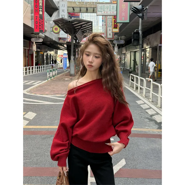 法式气质减龄斜肩长袖针织毛衣女秋季新款宽松百搭松弛感软糯上衣