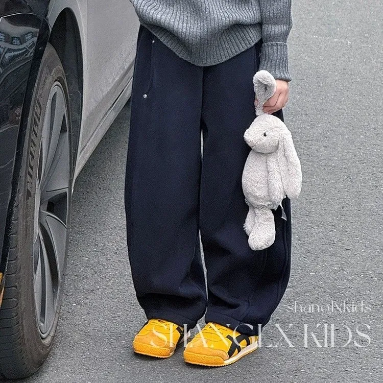 女童裤子秋冬2025新款加绒直筒裤儿童冬季弯刀卫裤一体绒炸街痞帅