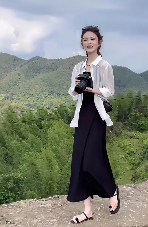 夏天必备后背开叉绑带别致防晒衬衣设计感方领时尚显瘦无袖连衣裙