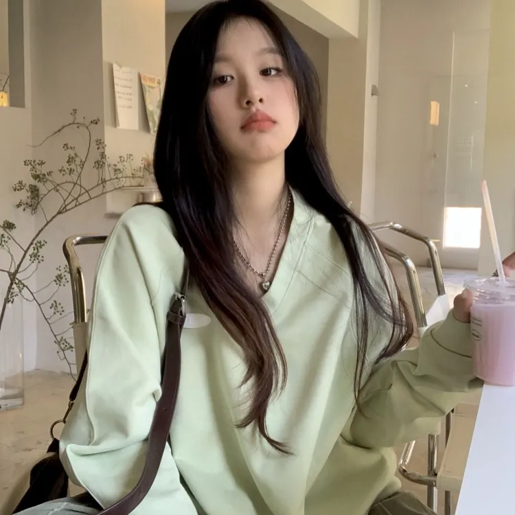 韩版气质甜美纯欲V领设计感卫衣女2024秋冬新款纯色简约百搭上衣