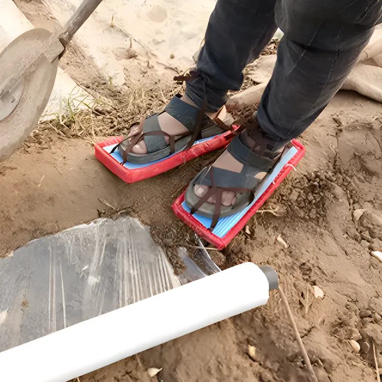 踩不坏地膜的鸭掌鞋磨水泥地面铺地砖种大蒜盖地膜湿地专用绑带鞋