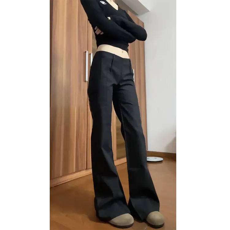秋冬新款新款高级感喇叭女2025黑色低腰显瘦休闲微喇西装低腰裤