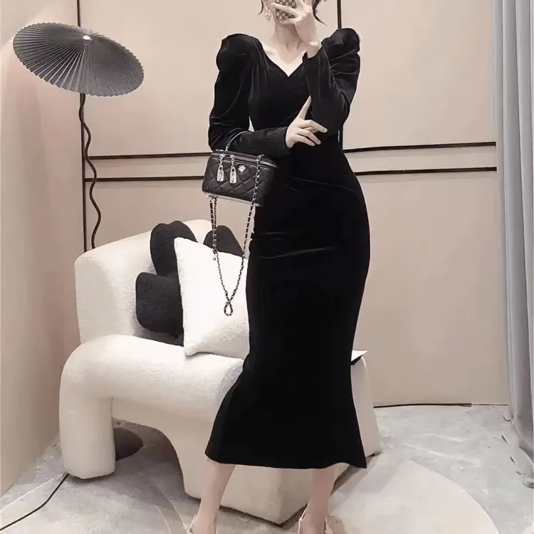 新款名媛法式长款修身小黑裙轻奢泡泡袖收腰小鱼尾显瘦气质长袖