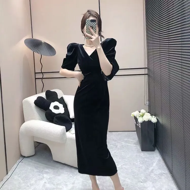 名媛气质V领修身显瘦丝绒泡泡袖连衣裙后开叉复古优雅时尚小黑裙