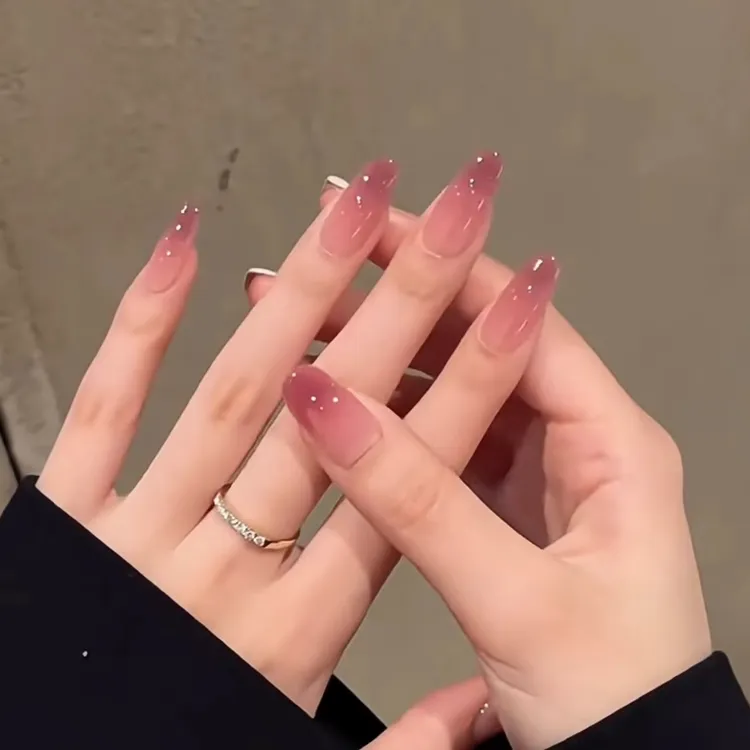 【冷水冰梅】椭圆秋冬季纯欲新年渐变美甲贴片手穿戴甲简约指甲贴