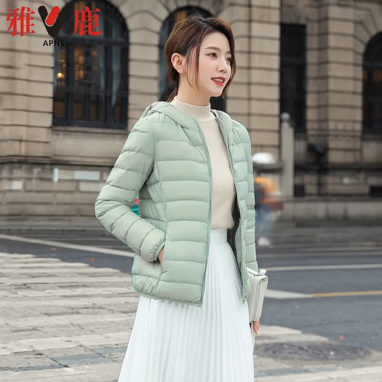 雅鹿短款羽绒服女款连帽轻薄款时尚休闲轻便秋冬季白鸭绒保暖外套