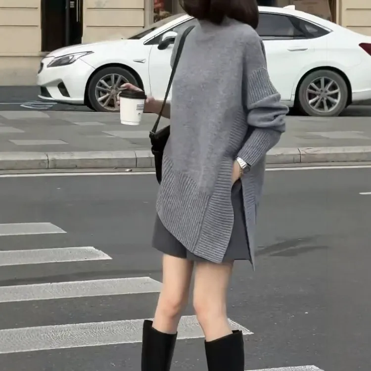 高端网红爆款时尚两件套女2024秋冬新款不规则开叉高领毛衣+短裤