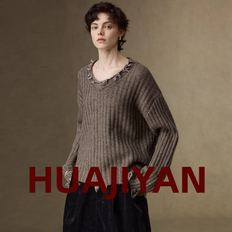 华吉言/HUAJIYAN【土耳其】牦牛绒羊毛混纺卷边设计感破边V领上衣