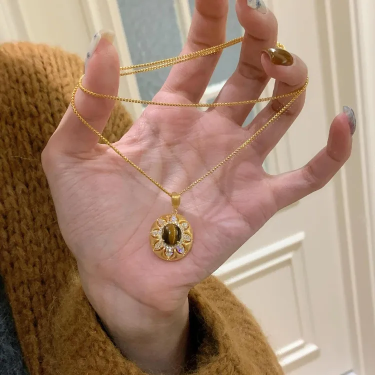 铜陶瓷项链 轻奢美拉德拉丝太阳花项链女复古欧美风毛衣链小众个