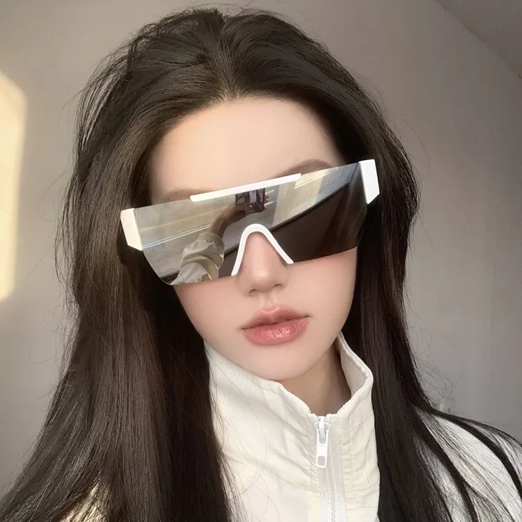 大框一体式太阳眼镜男女同款显脸小防紫外线反光墨镜个性潮高级感