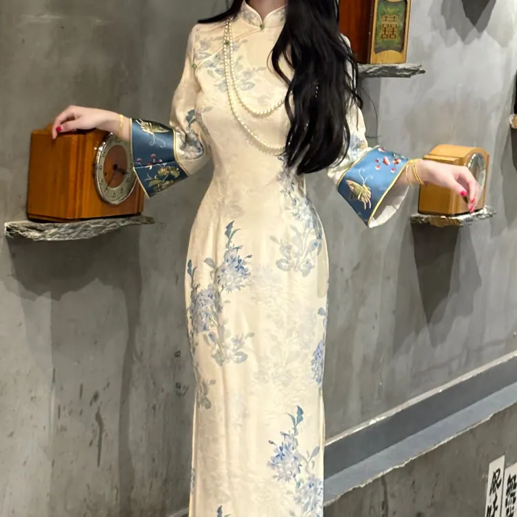 LHMknk1画报夫人原创自制高级针织提花新中式刺绣连衣裙 蓝花瓷