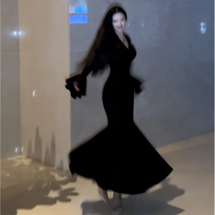 LHMknk1画报夫人原创自制厚款针织黑色鱼尾步步生莲V领 杀手之花
