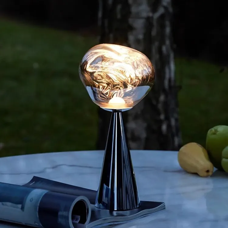 北欧火山熔岩迷你小台灯后现代轻奢高级感家用卧室床头充电氛围灯