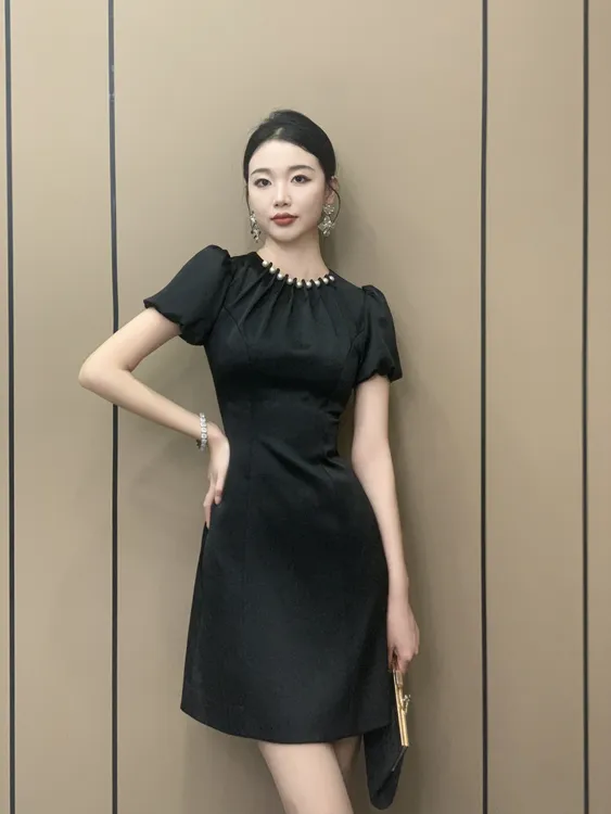 夏季新款设计师连衣裙裙子显瘦气质珍珠小黑裙夏季白色 9848