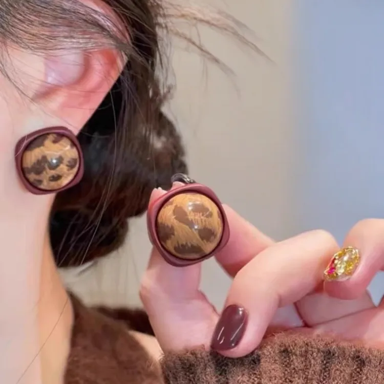 铜合金亚克力耳饰 129号复古红豹纹时尚黑色气质耳钉饰品红色简约