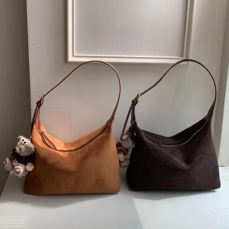 韩版小众复古绒面腋下饺子包秋冬新款简约通勤绒面单肩手提斜挎包