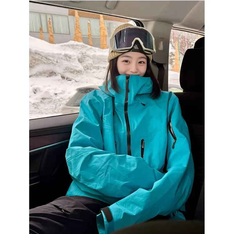 运动休闲外套女秋冬新款美式户外穿搭连帽冲锋衣设计感小众登山服