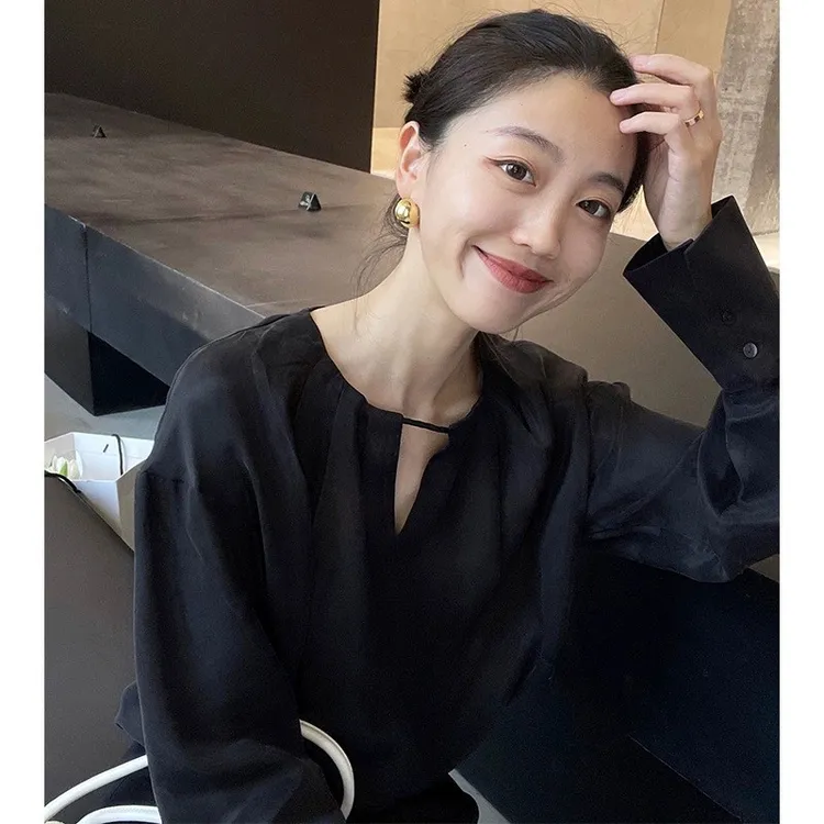 法式黑色长袖衬衫女初秋穿搭高级感上衣慵懒宽松时尚气质小衫上衣