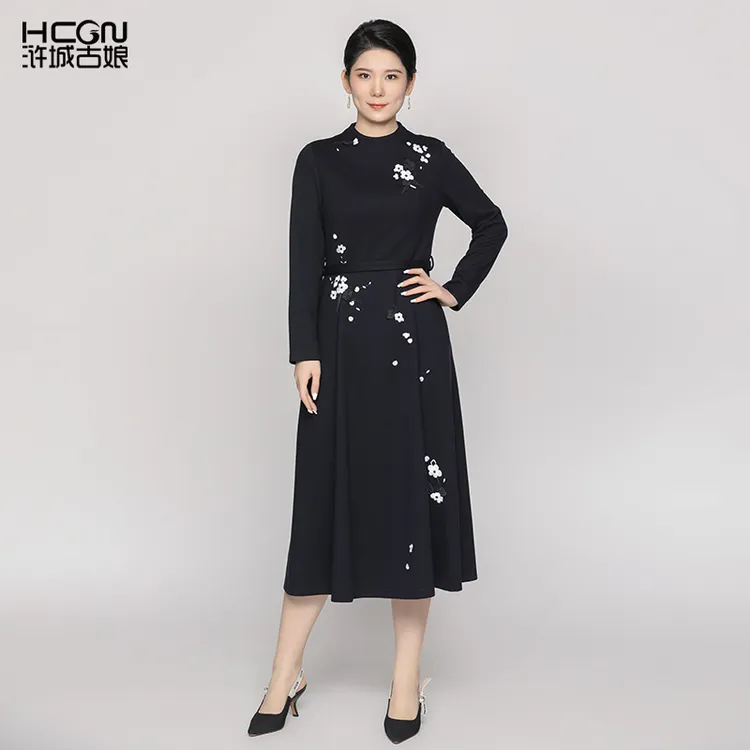 中国风绵羊毛精致刺绣藏蓝色气质修身优雅女士浅梅连衣裙DMT11353