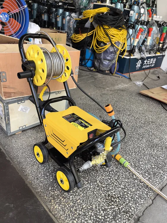 中图高压洗车机家用220V水泵清洗机便携水枪大功率刷车洗车神器