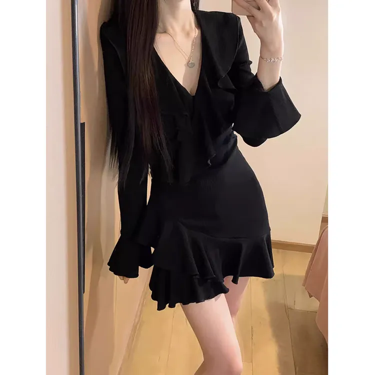 纯欲风性感V领连衣裙女秋冬显瘦修身荷叶边黑色内搭包臀短裙