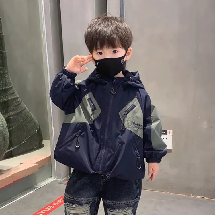 男童冲锋衣春秋款2025新款秋装儿童秋季外套工装薄款男孩连帽风衣