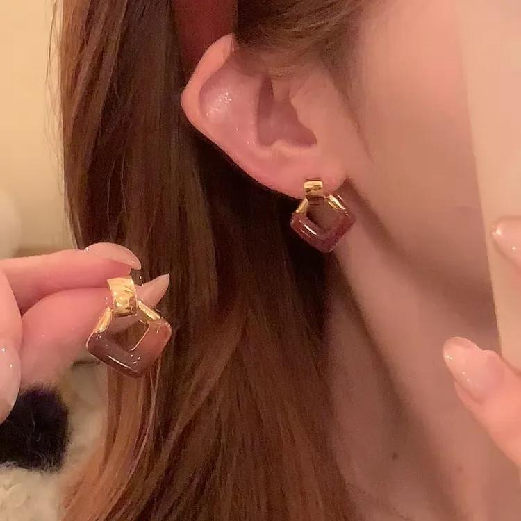 铜合金树脂耳饰 秋冬气质美拉德菱形几何耳环女复古耳针耳饰