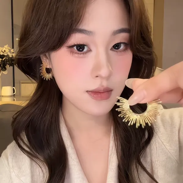 锌合金耳饰 几何立体太阳花耳钉时尚高级感耳环日常通勤款耳饰女