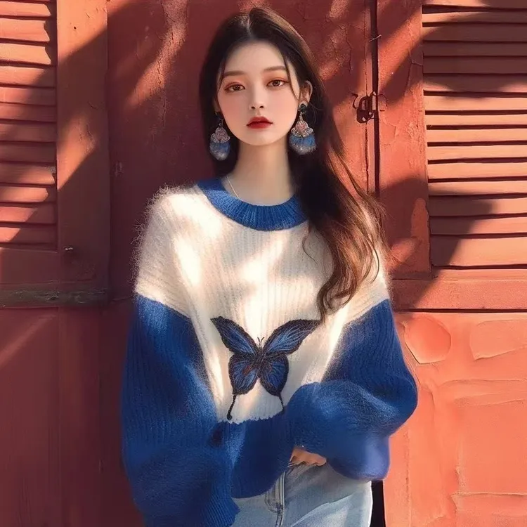 2025秋冬新款慵懒风撞色软糯针织毛衣女韩版蝴蝶印花别致时尚上衣