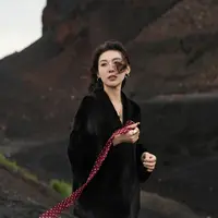 「曼哈顿」傲世夫人新款v领美国AME宝嘉美根紫金短二皇冠天鹅绒