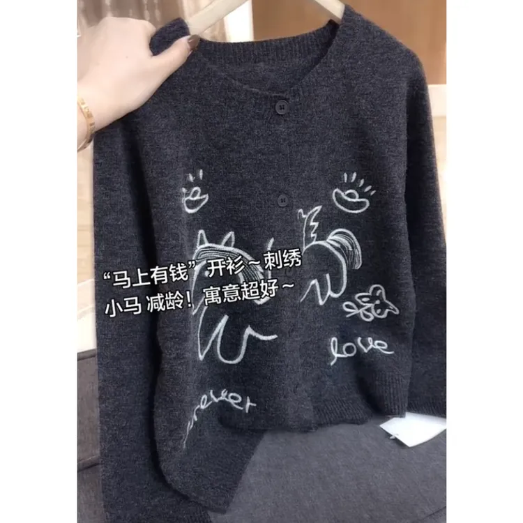 设计感小马刺绣针织开衫女2025年秋冬爆款慵懒风圆领百搭长袖毛衣