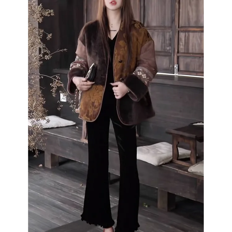 2025秋冬新款新中式风拼接毛绒印花宽松上衣+黑色微喇裤两件套女