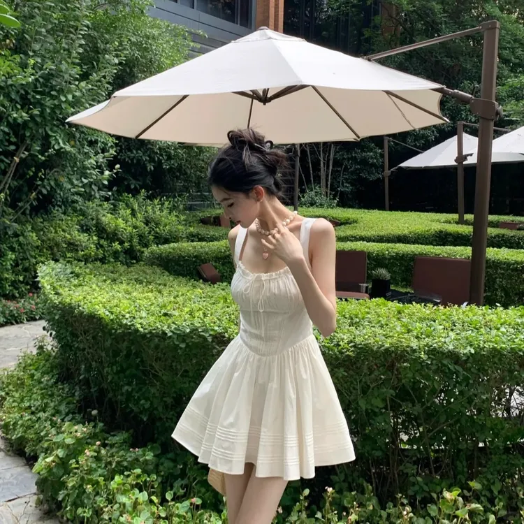 2025夏季新款ins法式气质女神方领连衣裙女高级感百搭显瘦短裙