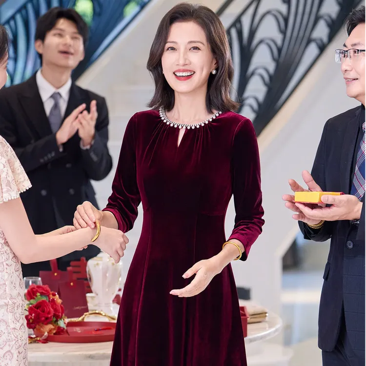 奢妍莼中长款显气质长袖婚宴结婚酒红色秋冬优雅宴会显瘦