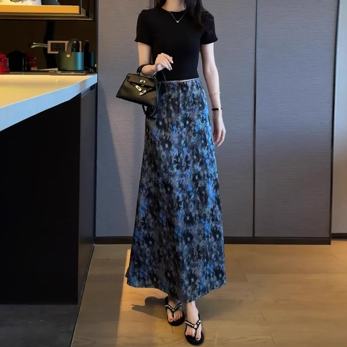 时尚套装裙女2025夏季新款洋气显瘦短袖T恤+碎花半身裙减龄两件套