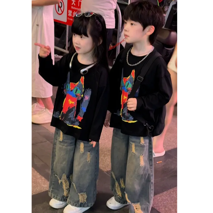 男女童秋装套装2025新款潮版招财猫卡通T恤破洞牛仔裤套装