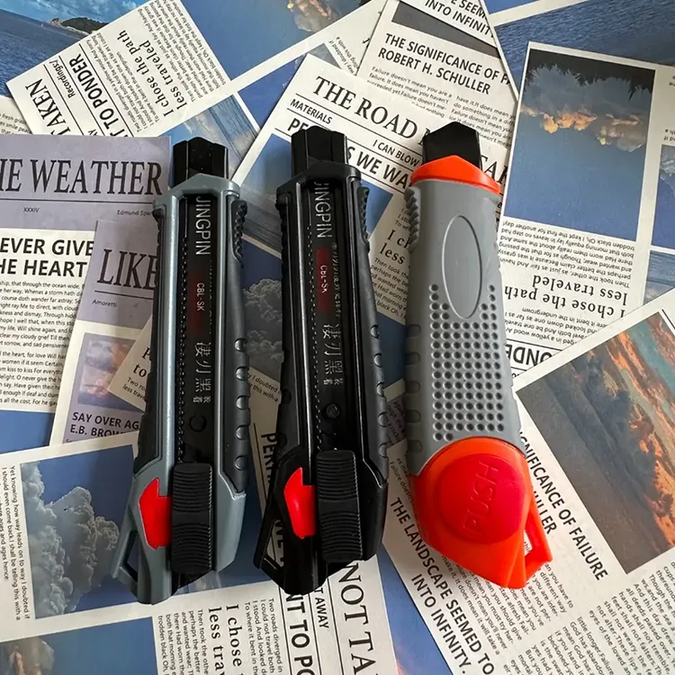 加厚包胶款大号18mm多功能美工刀工业用裁纸开箱壁纸刀