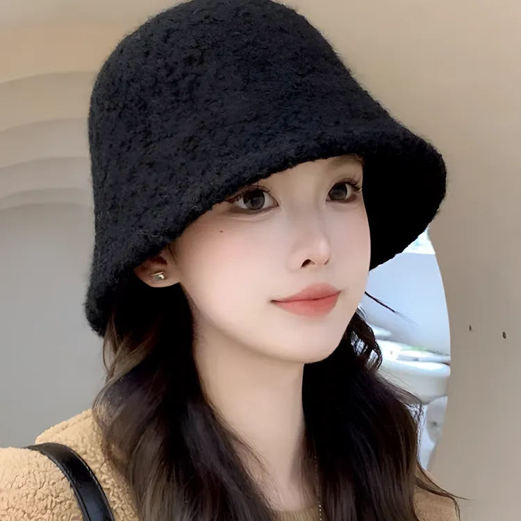 秋冬羊羔毛渔夫帽子女秋冬女黑色显脸小保暖毛绒水桶帽日系盆帽