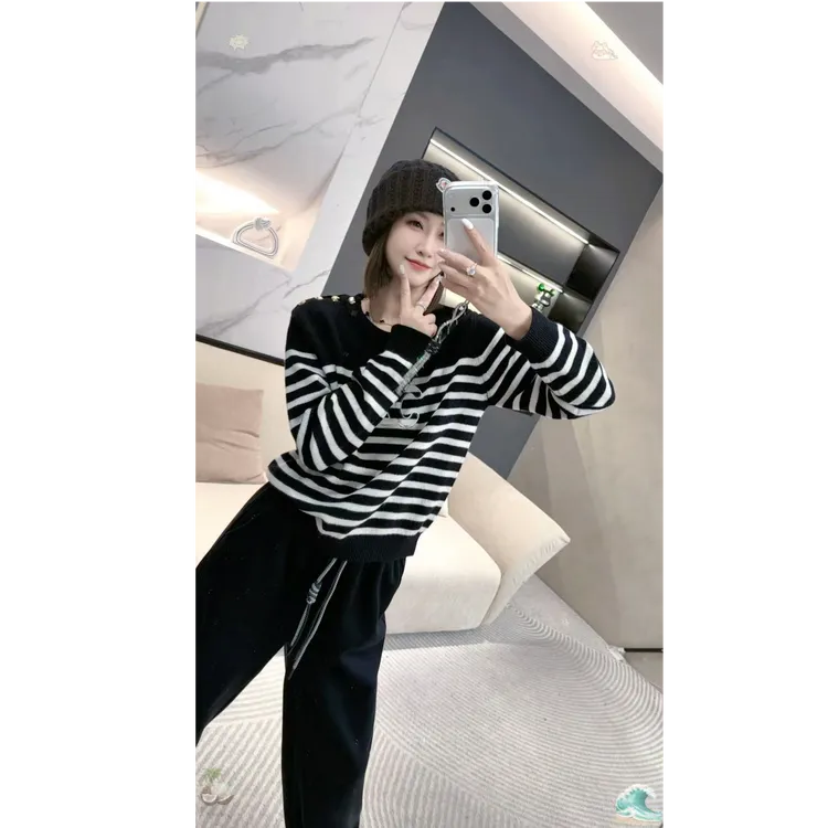 熙薇【摩登斑马线​​】2025秋冬新款时尚设计条纹显瘦毛衣H6166