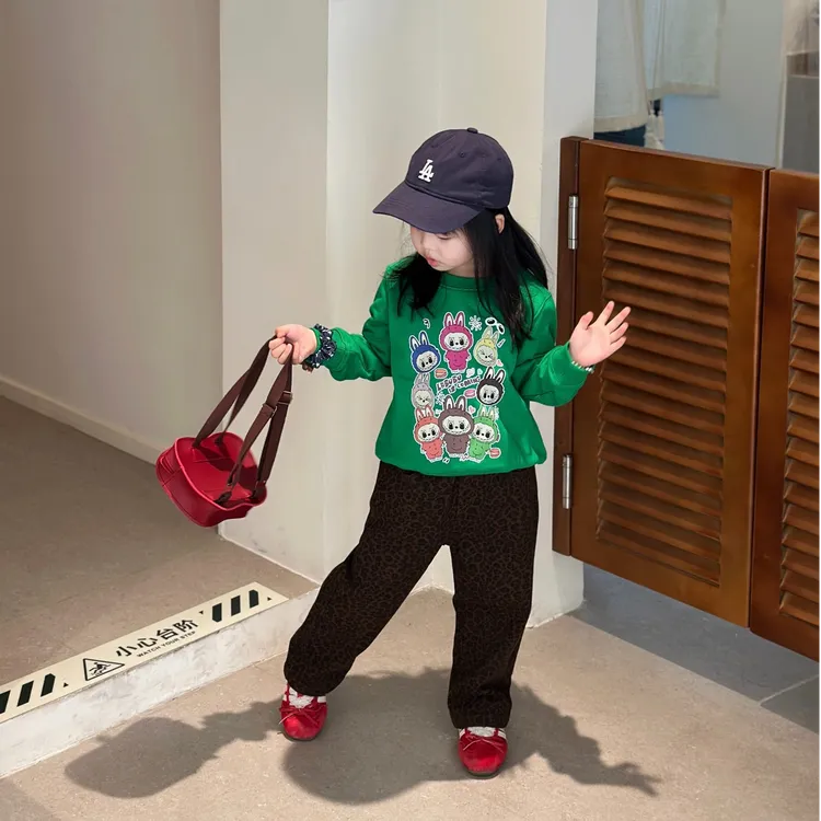 壹妈童装女童时尚秋装新款套装洋气儿童绿色卡通印花卫衣豹纹长裤