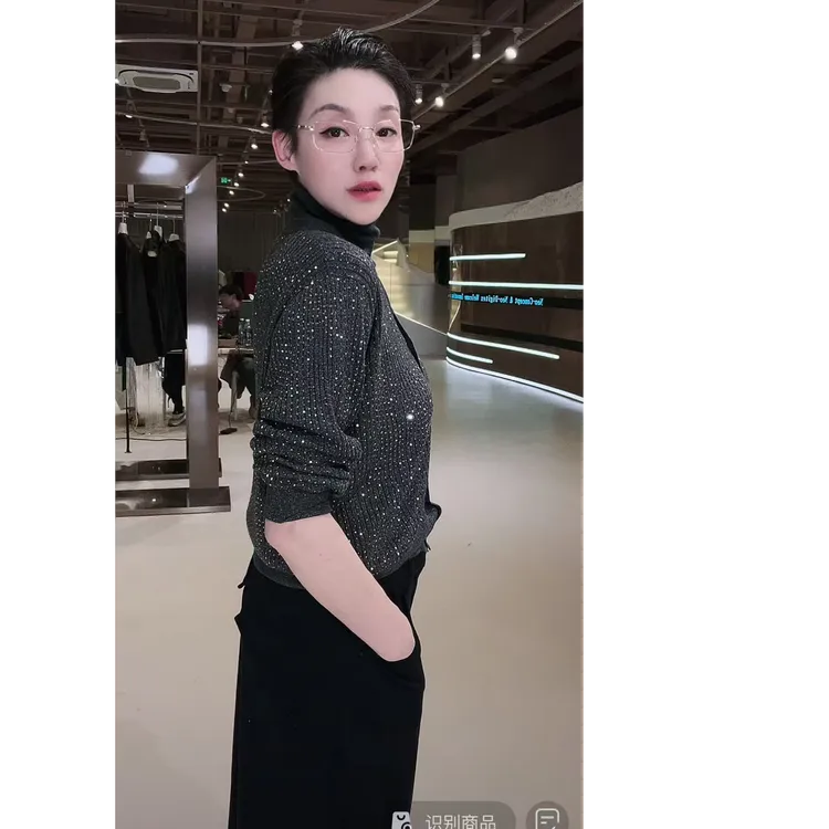 全羊毛 烫钻针织开衫   KS0036