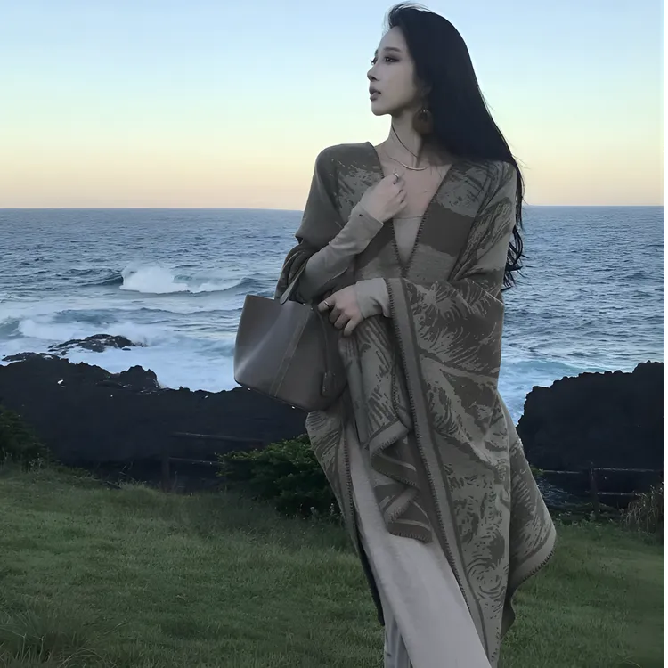 新中式格子外搭披肩女秋冬季旅游拍照保暖民族风两用双面外套斗篷