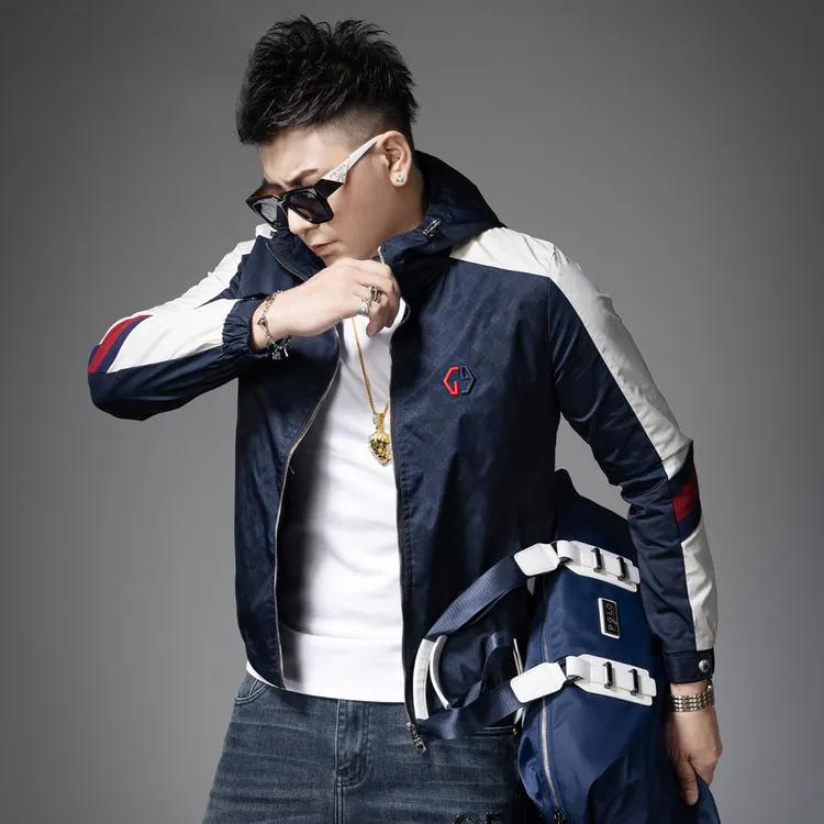 欧洲站潮牌撞色休闲暗花连帽夹克男春秋2025新款修身刺绣男士外套