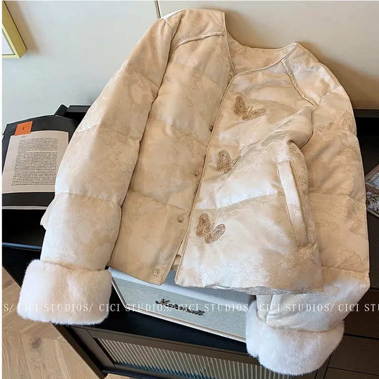 新中式蝴蝶烫钻提花设计感女2025冬季新款气质国风加厚保暖短外套