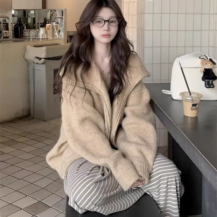松弛感卡其色连帽毛衣今年流行的爆款女装新款外套巨好看洋气上衣