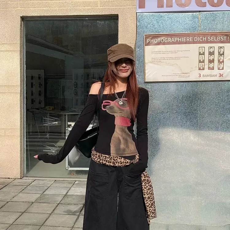 新款斜肩印花眼镜小狗上衣女设计感独特修身辣妹百搭衣服