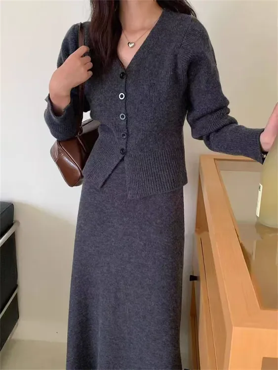 灰色针织开衫半身裙套装女秋冬季新款慵懒风加厚软糯毛衣两件套装